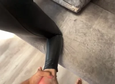 骚货求射大屁股撕烂皮裤操母狗